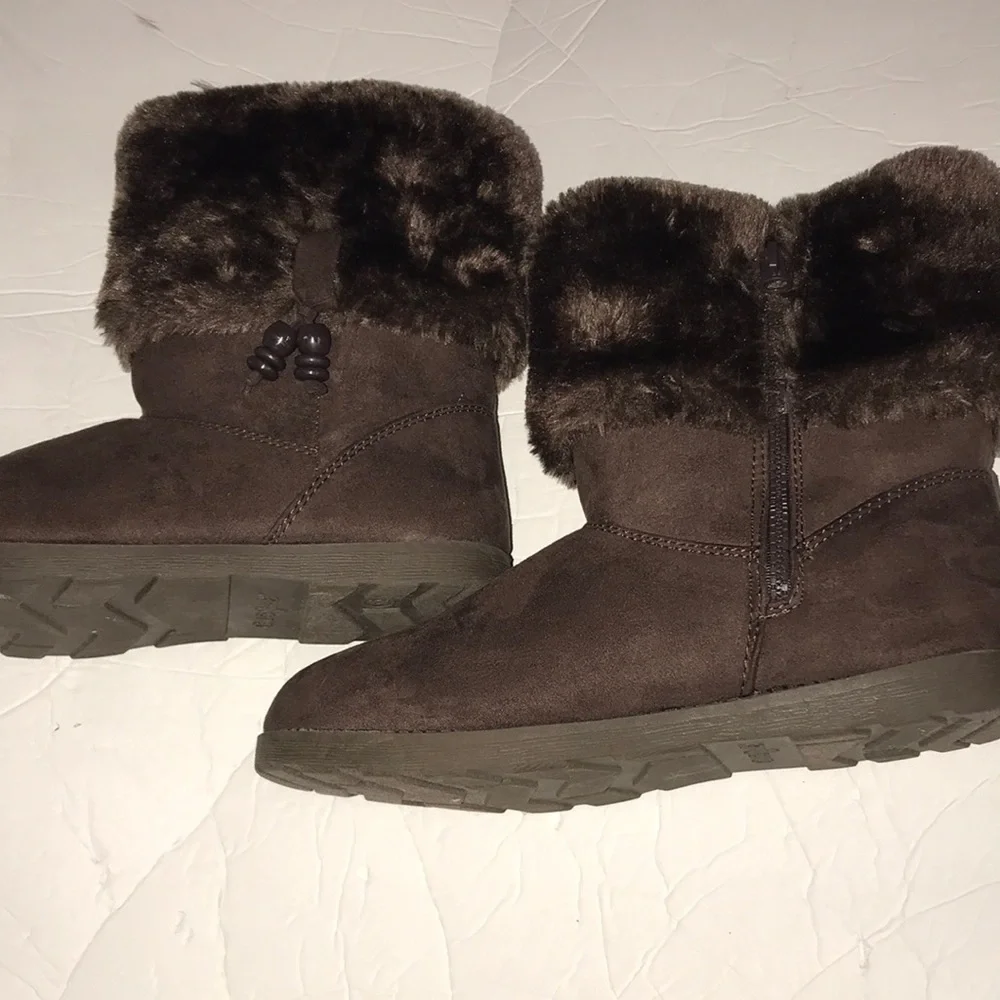 Girl’s Cat & Jack “Suede” Fur Boots